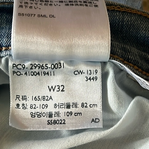 Levi’s mid length Jean Shorts Size 32 - Picture 3 of 5